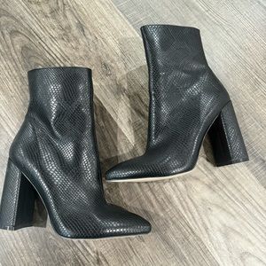 Boohoo black block heel boots